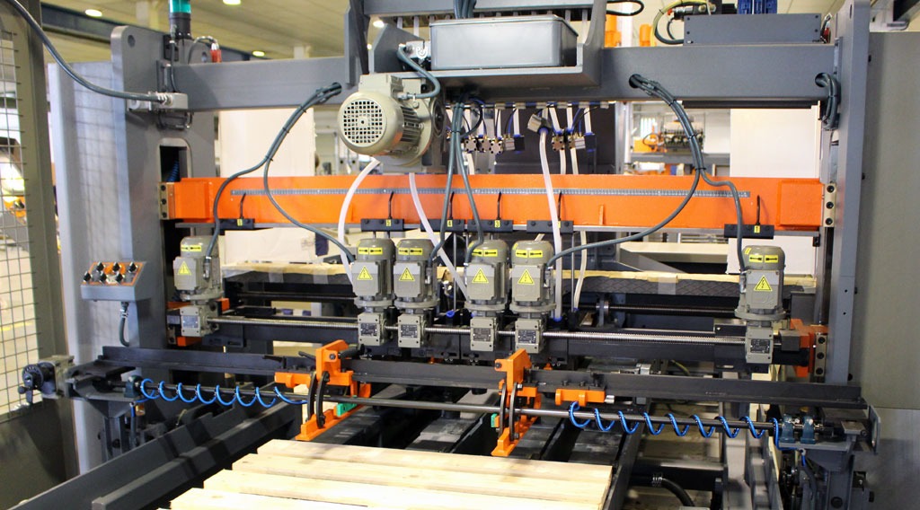 Automated Multi-Head Pallet Assembly Machine Automated multi-head wooden pallet nailing and assembly machine