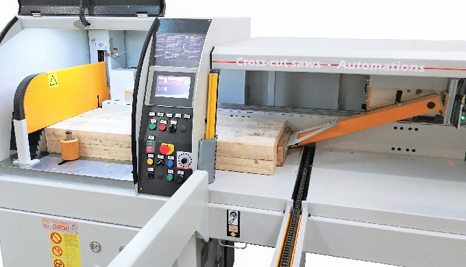 Automated Timber Cross-Cut Saw Machinery Automated industrial cross-cut saw cutting timber for wooden pallet manufacturing