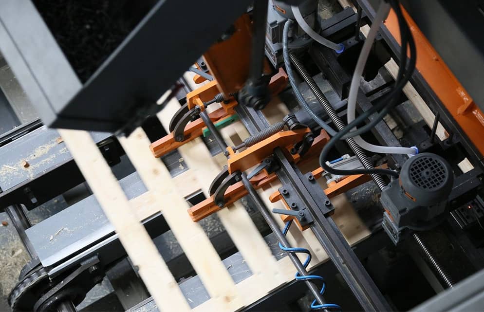 Automated Pallet Manufacturing & Quality Control Automated wooden pallet manufacturing machine assembling boards